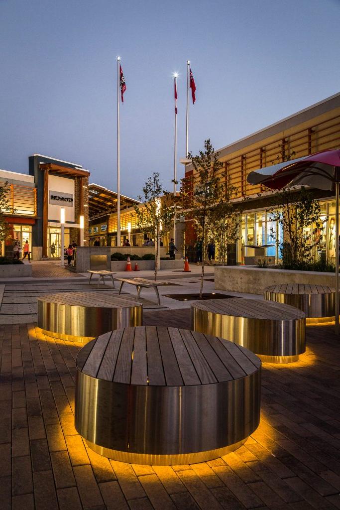 Tanger Outlets seating light fixtures